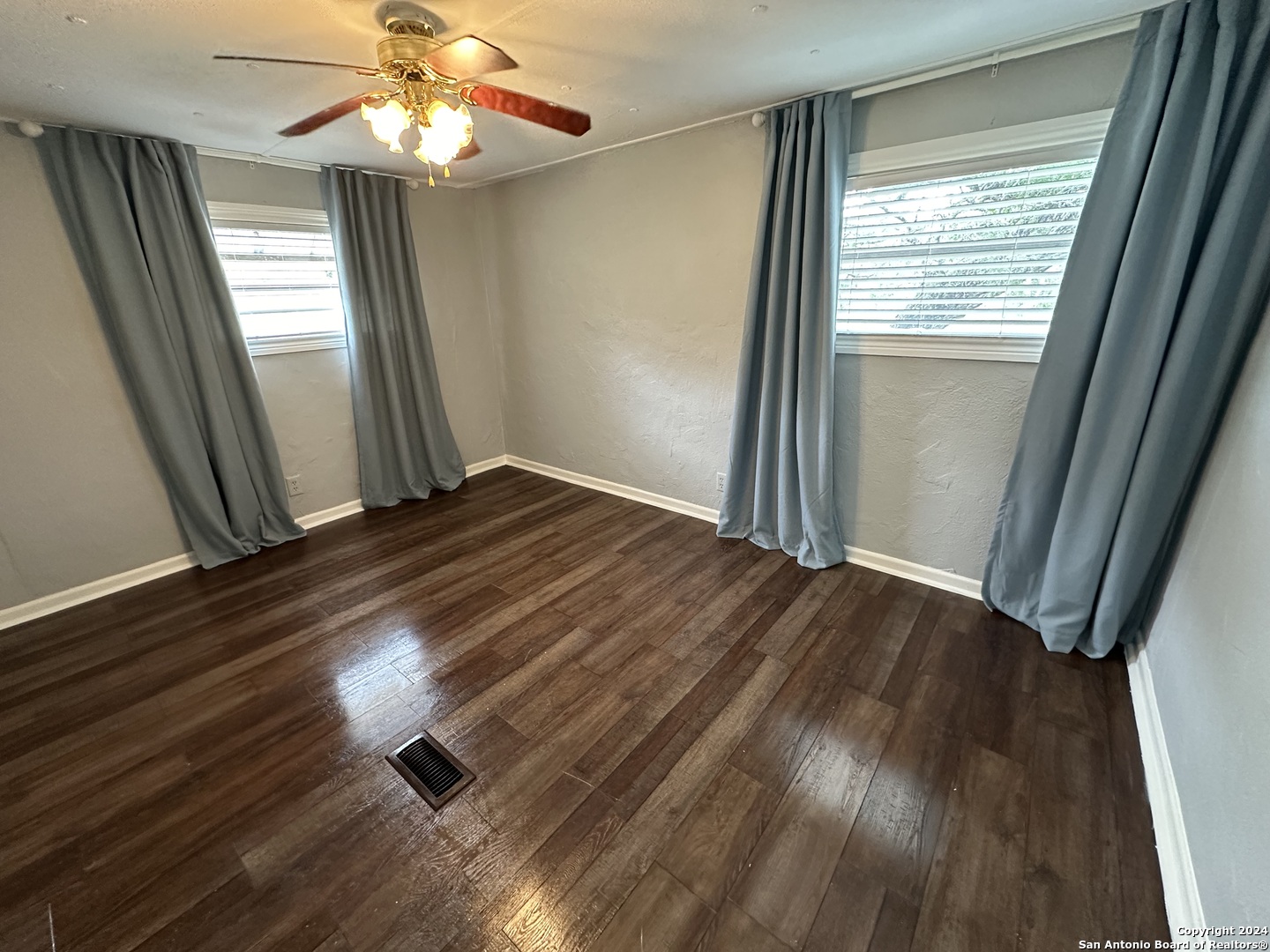 907 Evergreen Jourdanton TX 78026