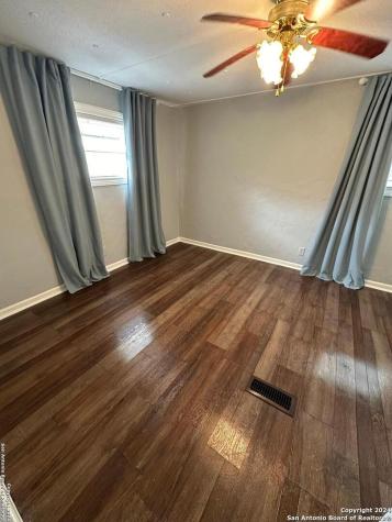 907 Evergreen Jourdanton TX 78026