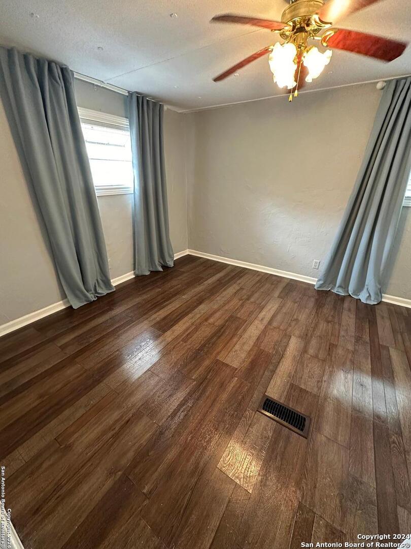907 Evergreen Jourdanton TX 78026