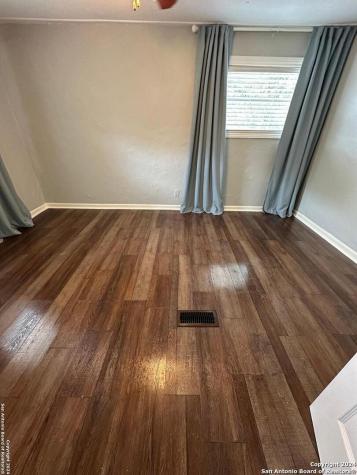 907 Evergreen Jourdanton TX 78026