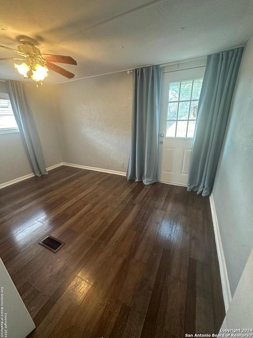 907 Evergreen Jourdanton TX 78026