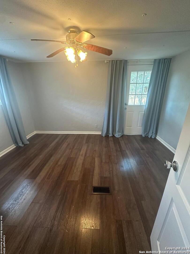 907 Evergreen Jourdanton TX 78026