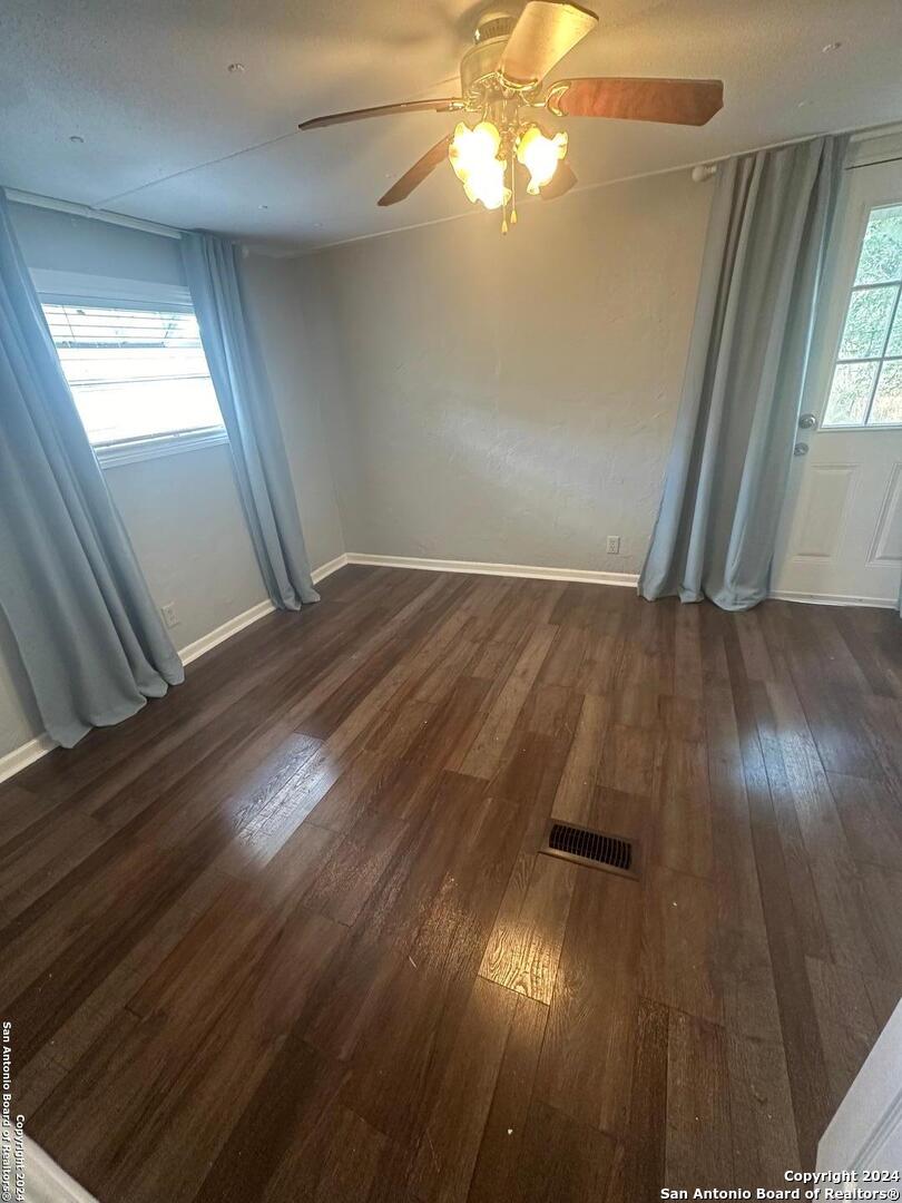 907 Evergreen Jourdanton TX 78026