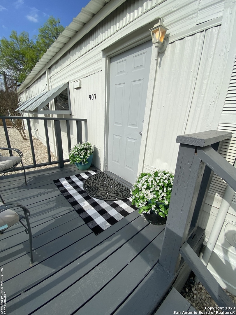 907 Evergreen Jourdanton TX 78026