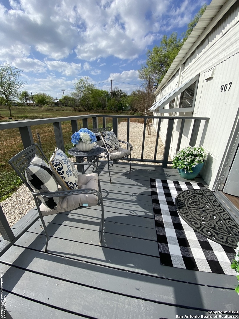 907 Evergreen Jourdanton TX 78026