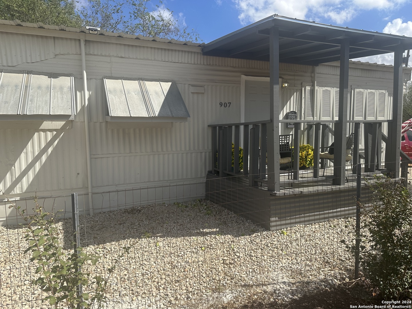 907 Evergreen Jourdanton TX 78026