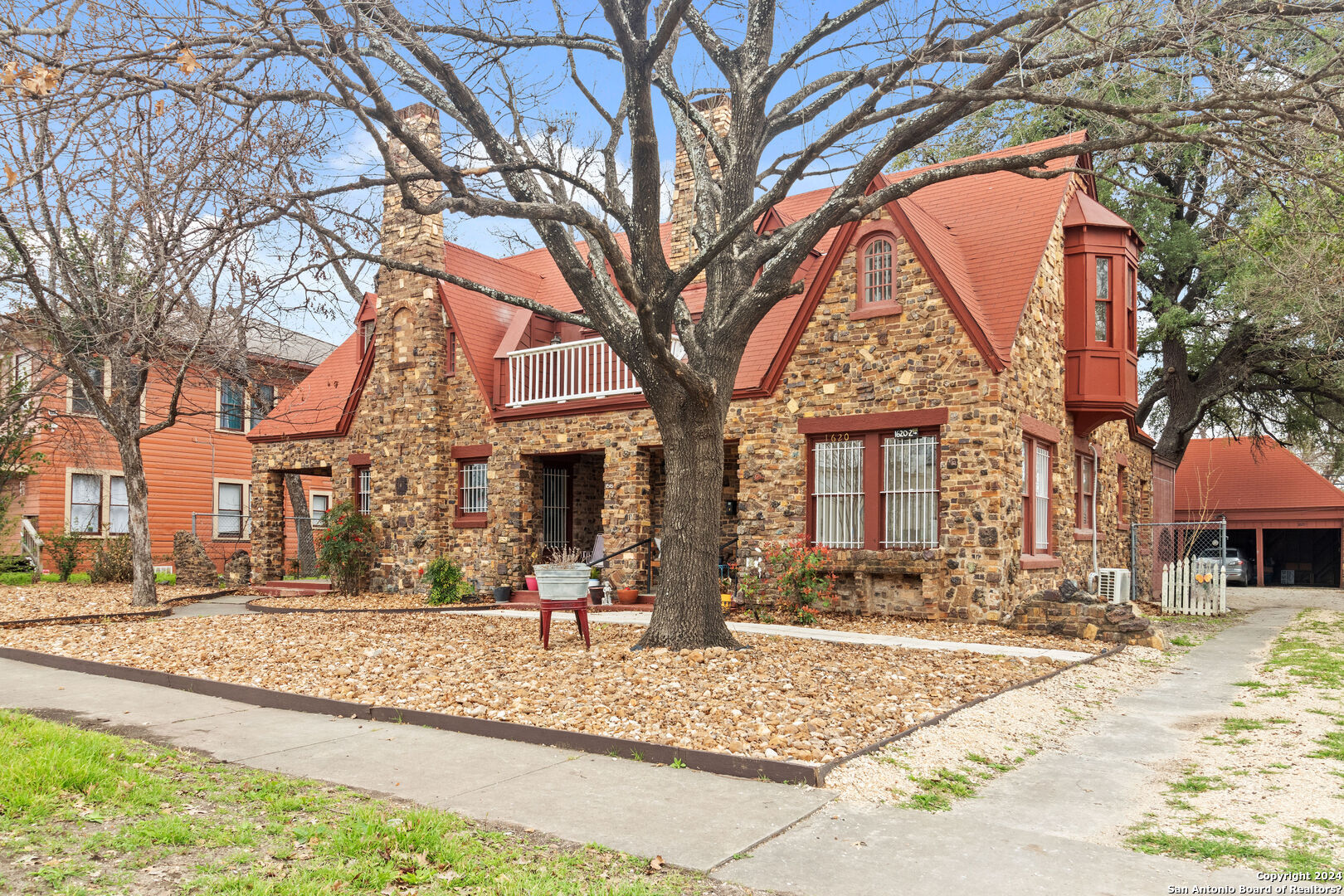 1618 W Kings Highway San Antonio TX 78201