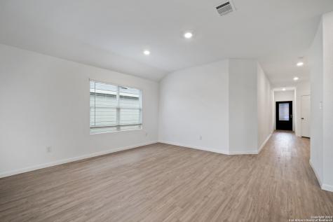 9105 Navarro Vista Seguin TX 78155