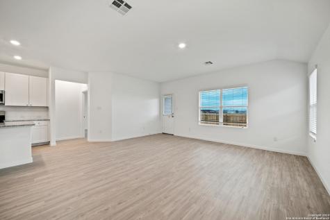 9105 Navarro Vista Seguin TX 78155