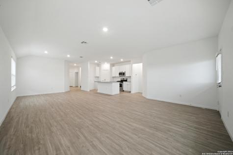 9105 Navarro Vista Seguin TX 78155