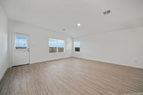 9105 Navarro Vista Seguin TX 78155