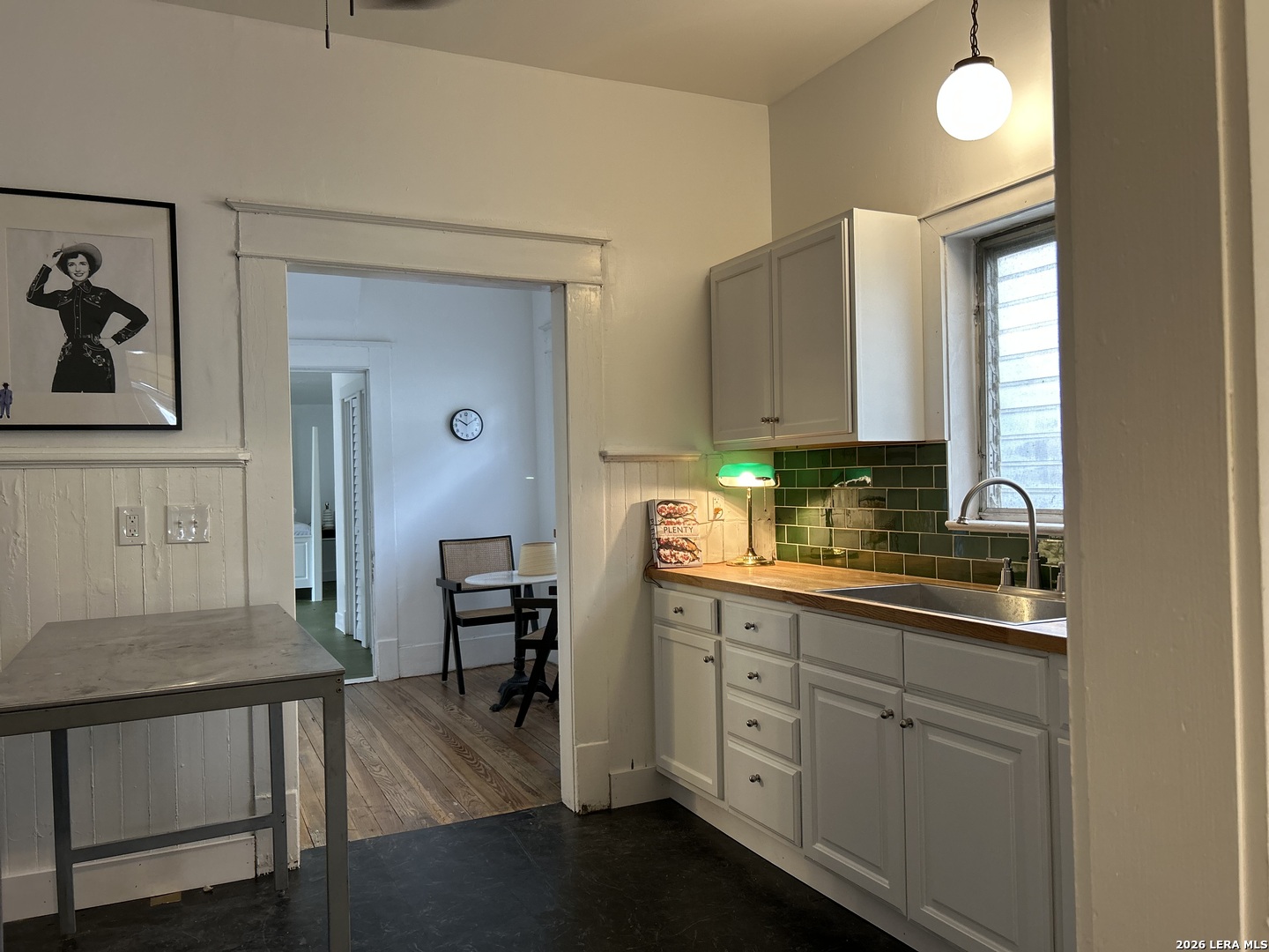 2213 N Flores San Antonio TX 78212