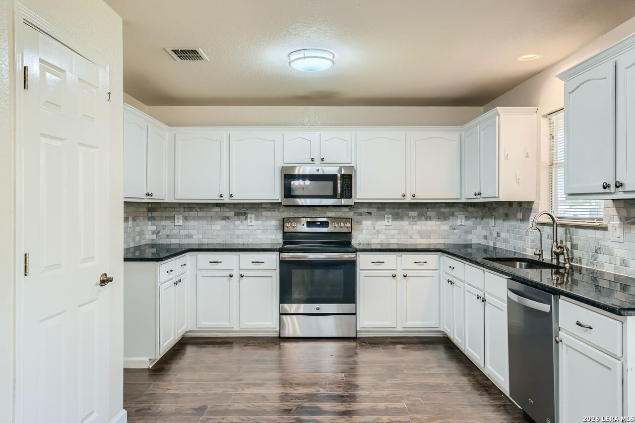 8919 Walnut Springs Universal City TX 78148
