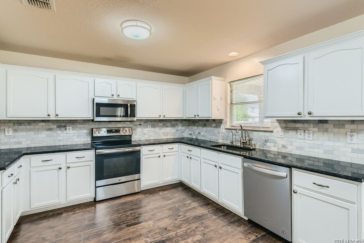 8919 Walnut Springs Universal City TX 78148