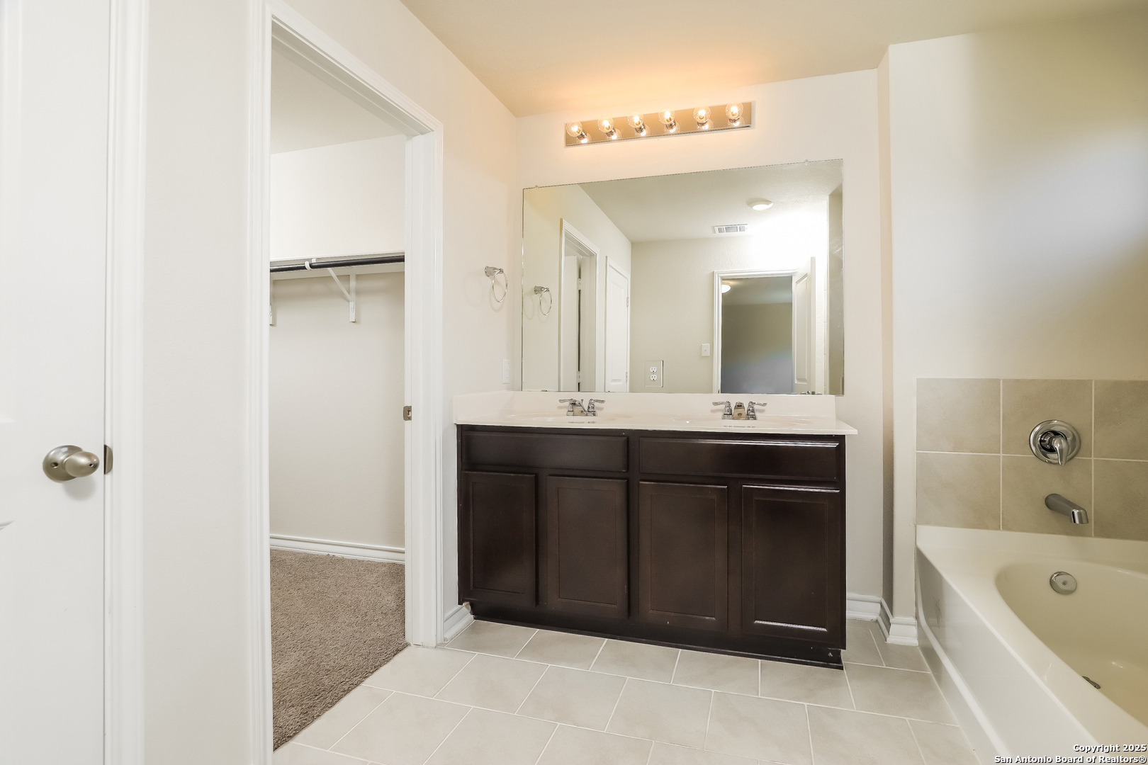 6830 Whisper Grove San Antonio TX 78252