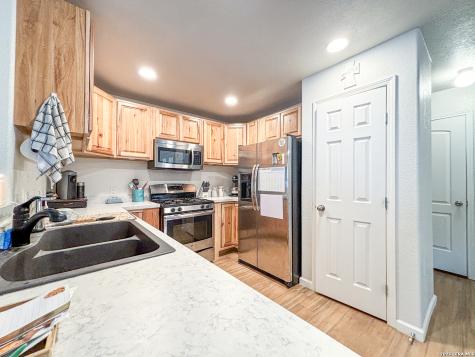 1009 Mellow Breeze New Braunfels TX 78130