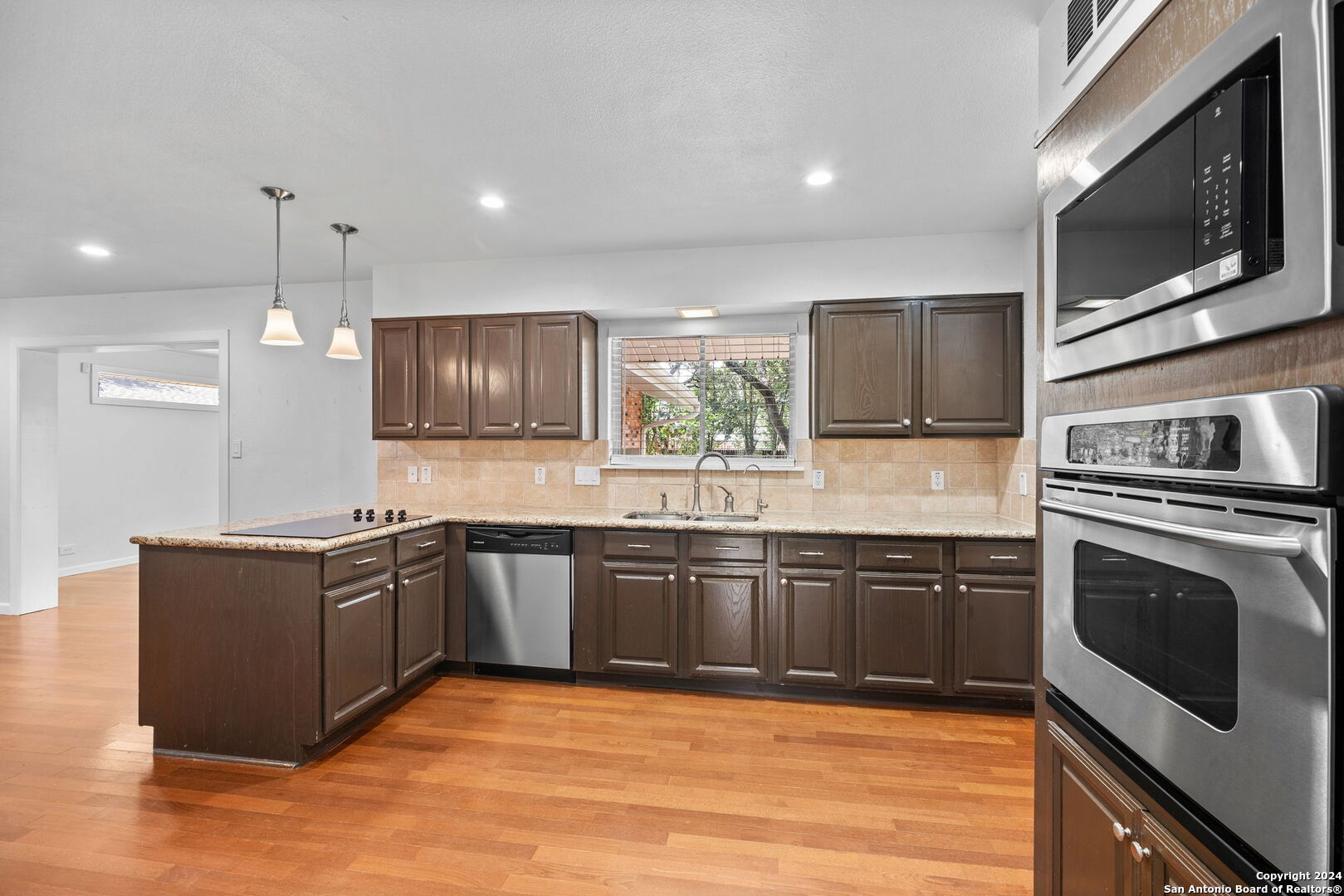 202 Donella Drive Hollywood Park TX 78232