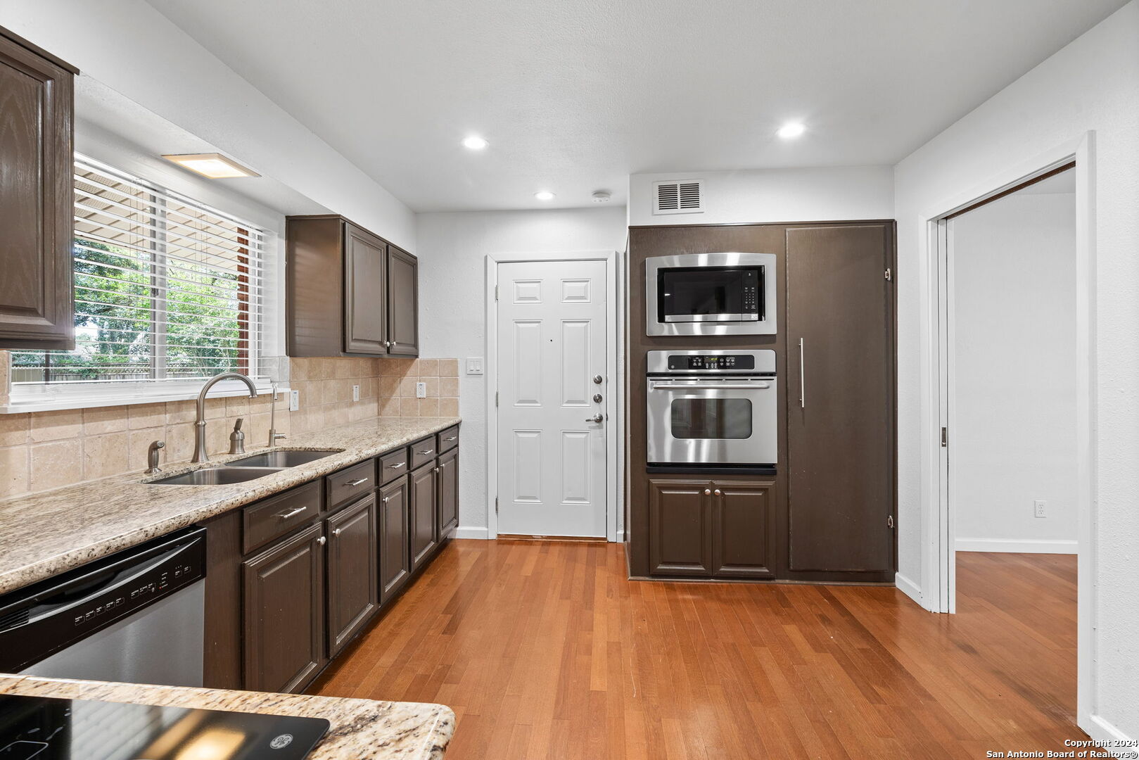 202 Donella Drive Hollywood Park TX 78232