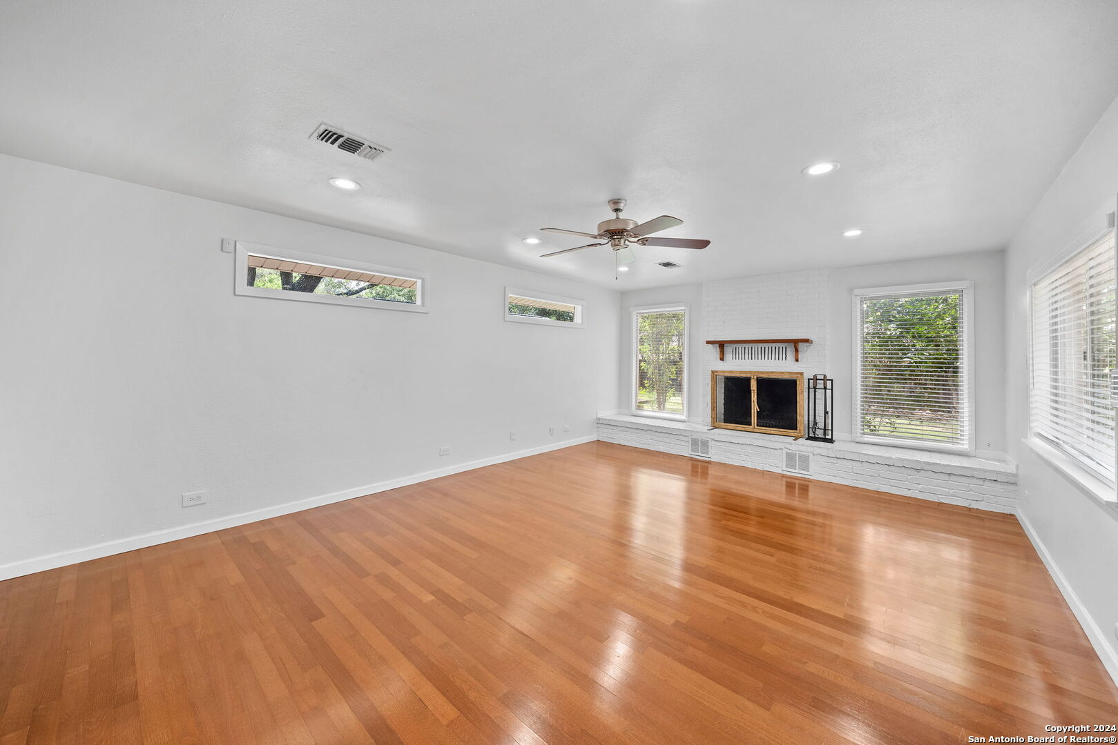 202 Donella Drive Hollywood Park TX 78232