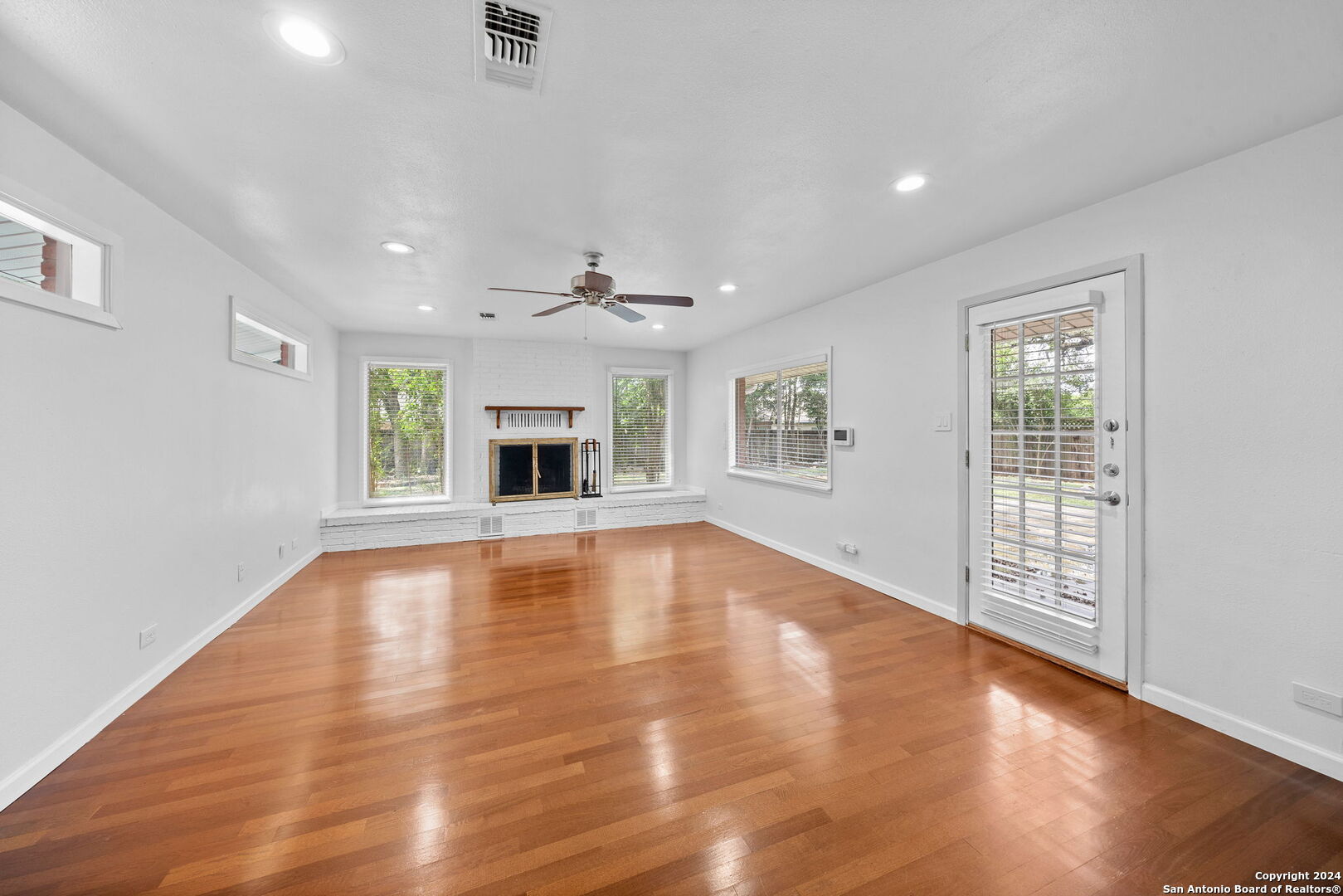 202 Donella Drive Hollywood Park TX 78232