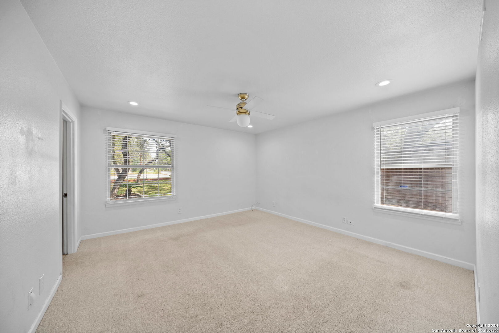 202 Donella Drive Hollywood Park TX 78232