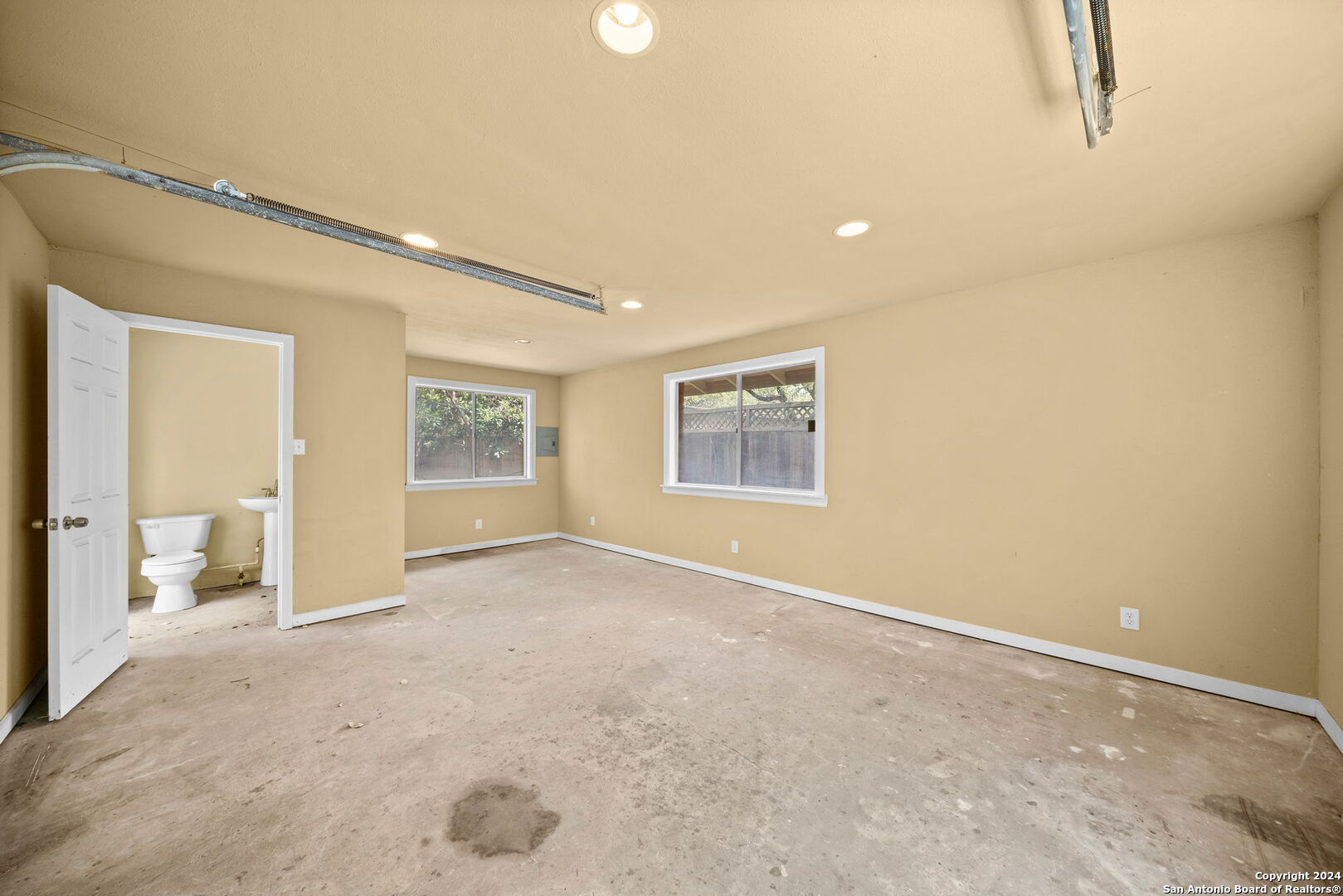 202 Donella Drive Hollywood Park TX 78232