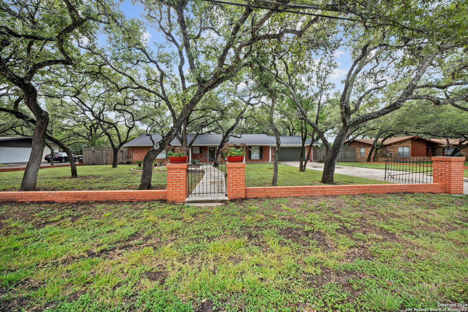 202 Donella Drive Hollywood Park TX 78232