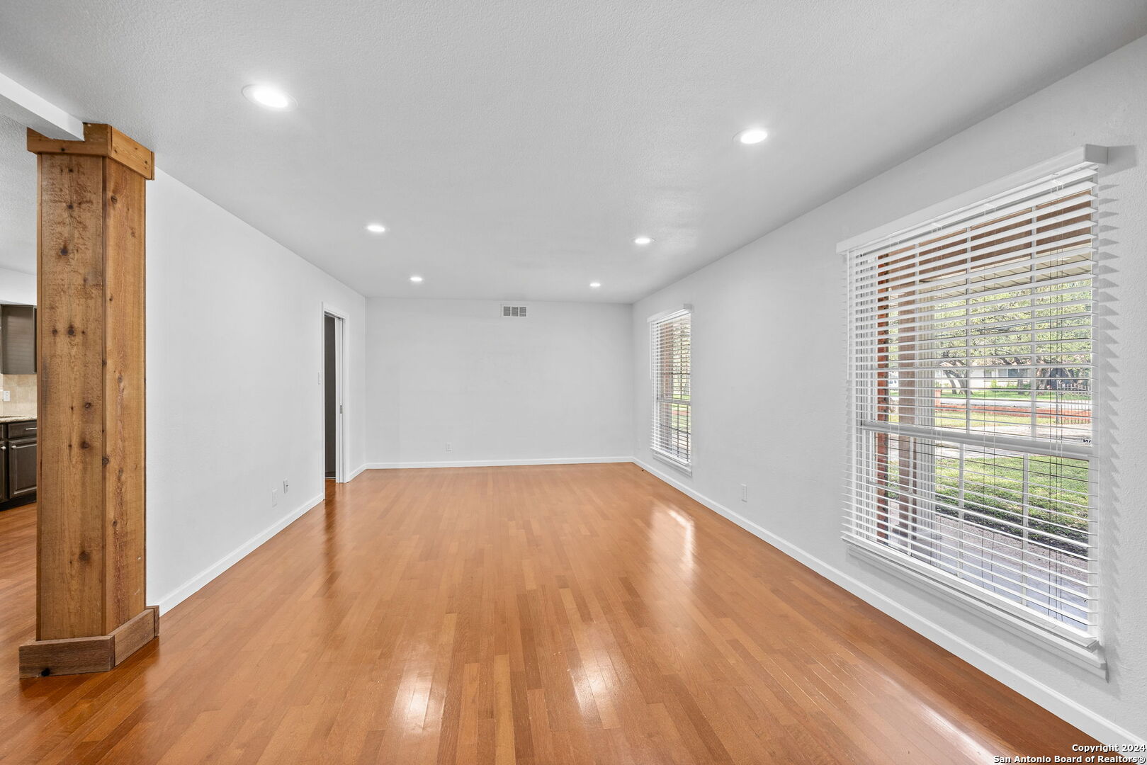 202 Donella Drive Hollywood Park TX 78232