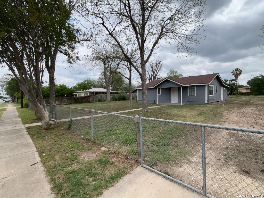 1142 W Villaret Boulevard San Antonio TX 78224