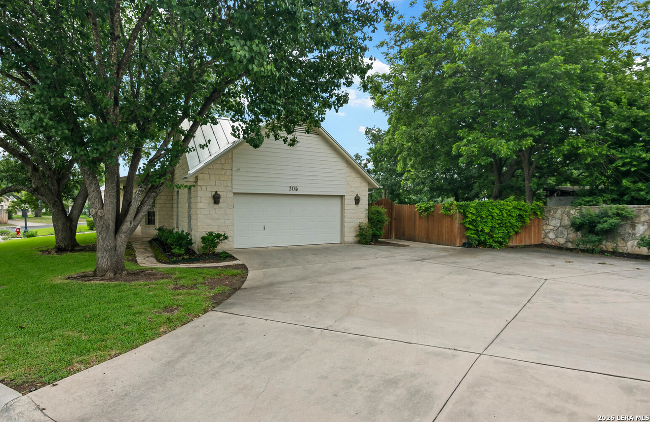 305 E Hosack Street Boerne TX 78006