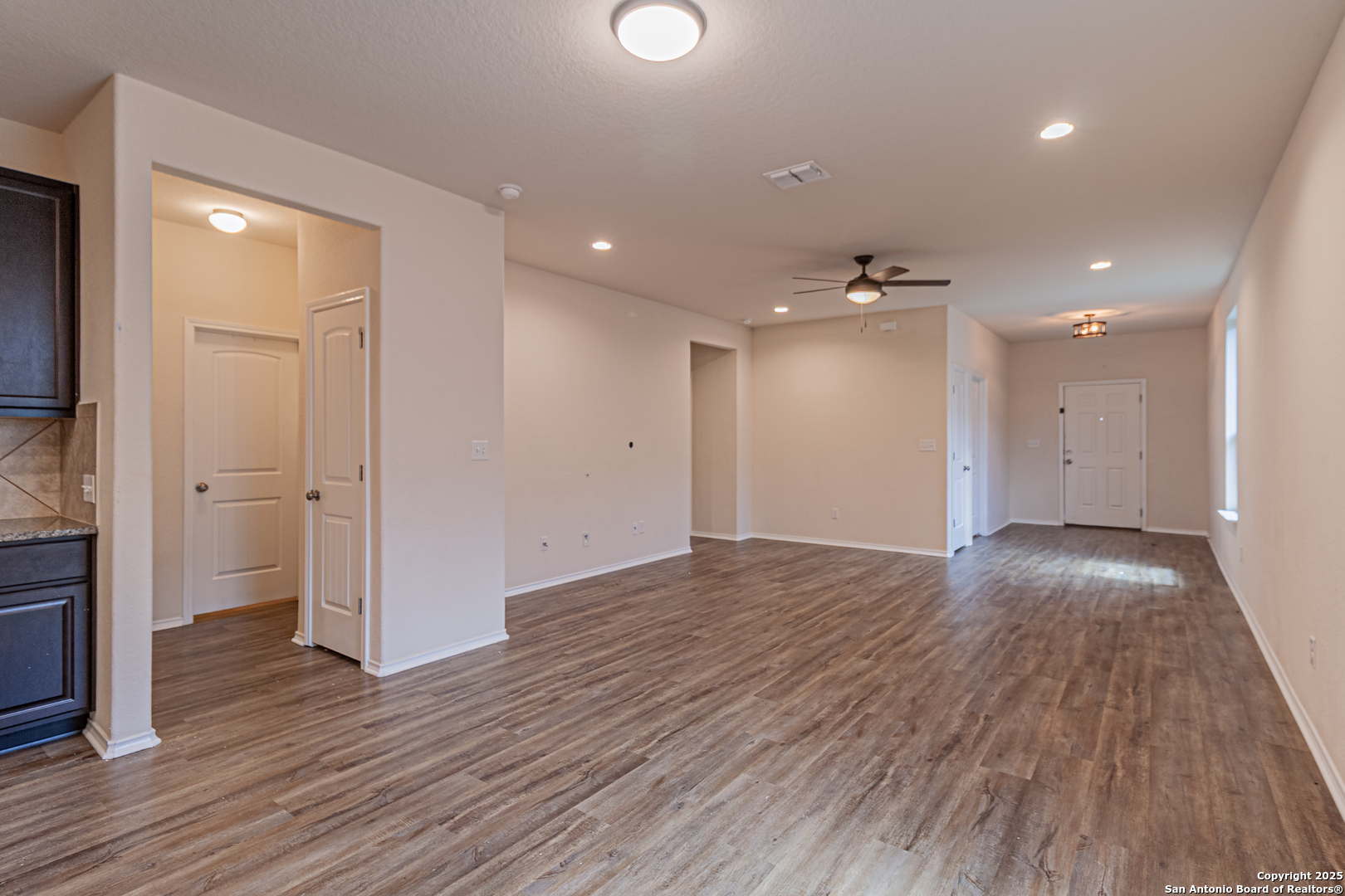 2733 Barkey Spring San Antonio TX 78245