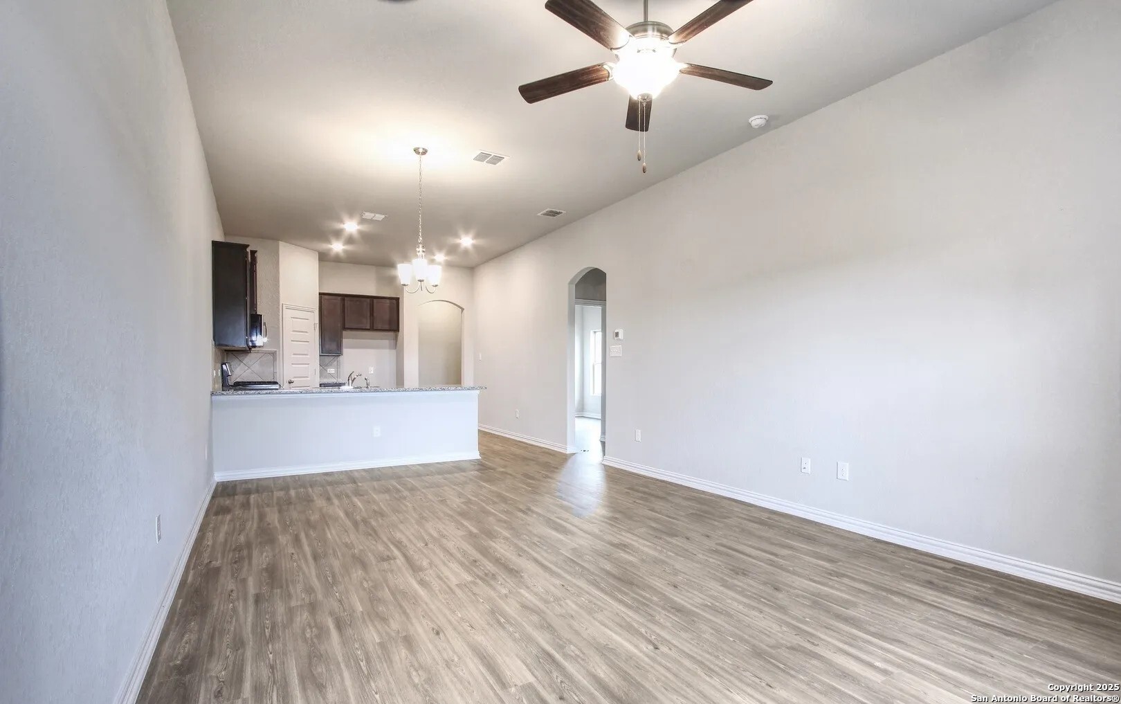 5423 Devils Gate Converse TX 78109