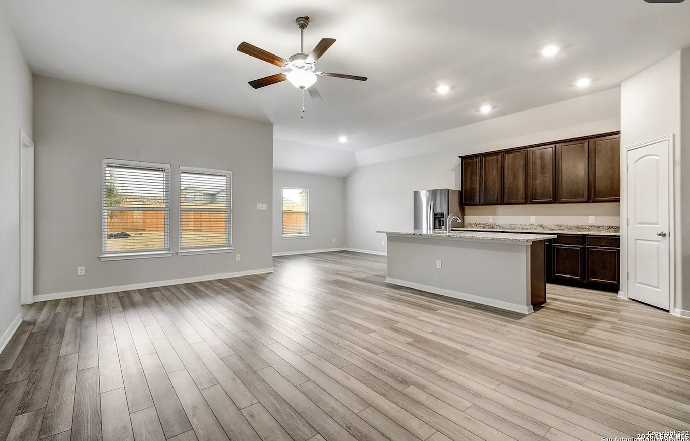 9122 Bennett Forest Converse TX 78109