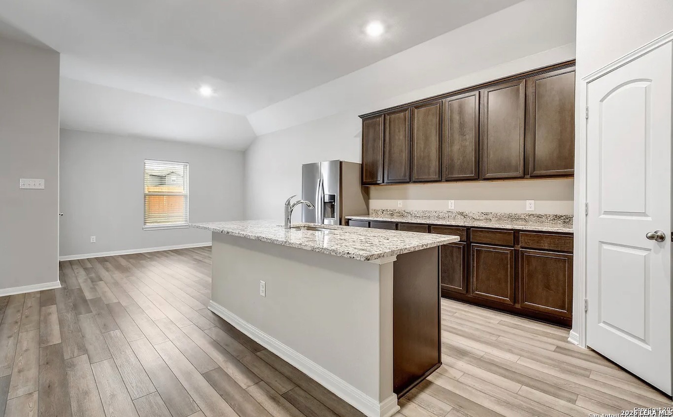 9122 Bennett Forest Converse TX 78109