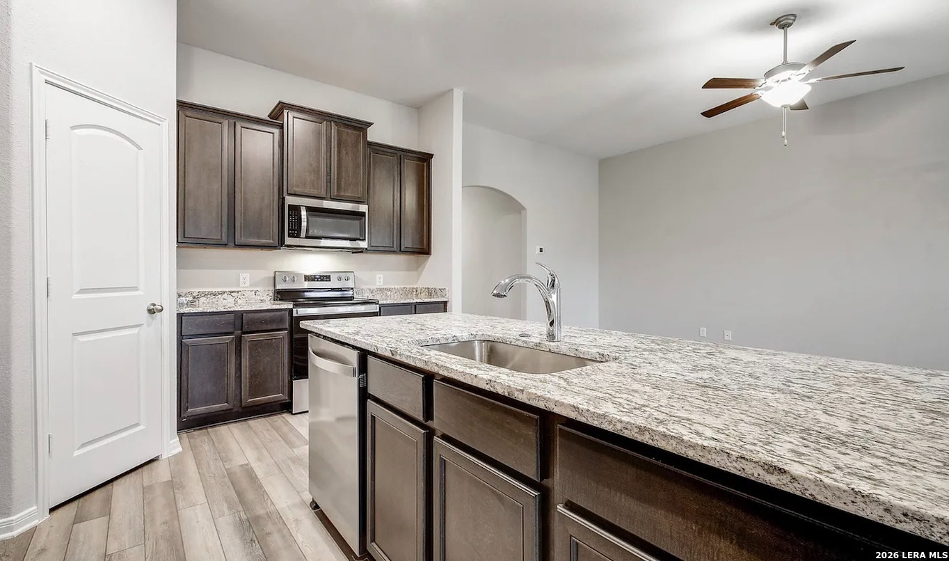 9122 Bennett Forest Converse TX 78109
