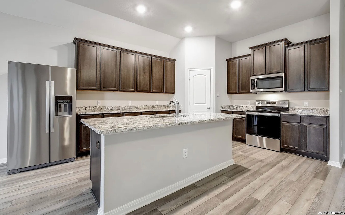 9122 Bennett Forest Converse TX 78109