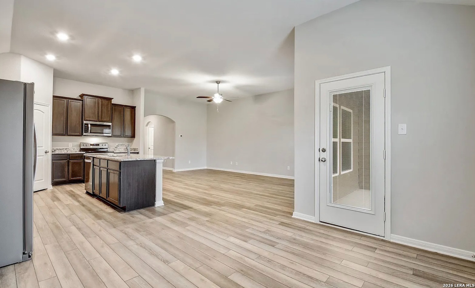 9122 Bennett Forest Converse TX 78109
