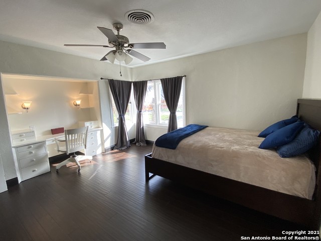 2102 W Mistletoe Avenue San Antonio TX 78201