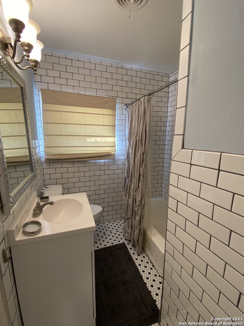 2102 W Mistletoe Avenue San Antonio TX 78201