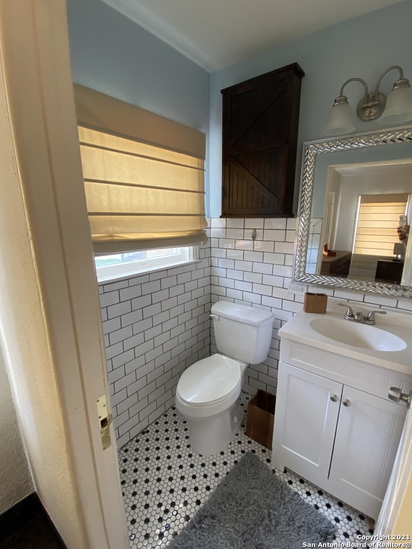2102 W Mistletoe Avenue San Antonio TX 78201