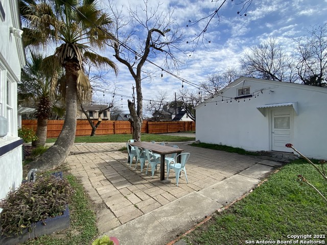 2102 W Mistletoe Avenue San Antonio TX 78201