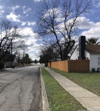 2102 W Mistletoe Avenue San Antonio TX 78201
