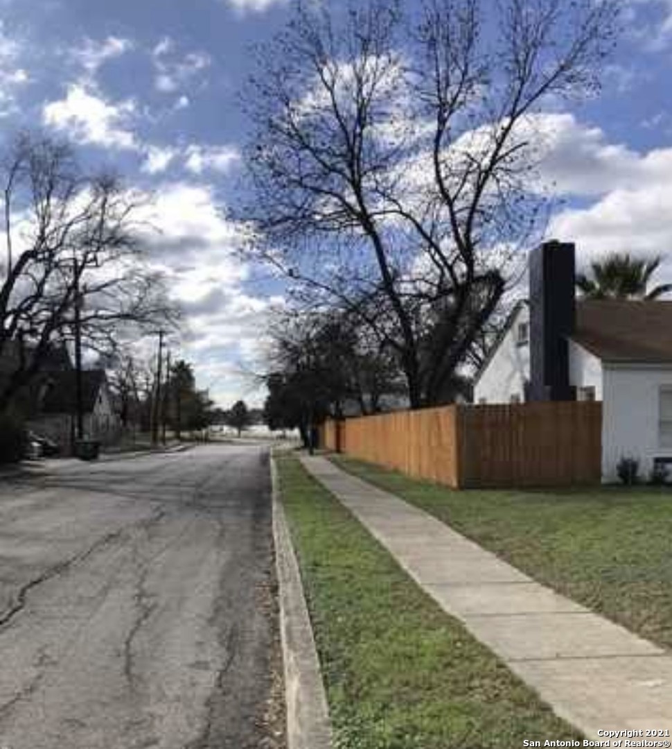 2102 W Mistletoe Avenue San Antonio TX 78201