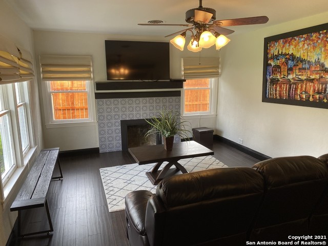 2102 W Mistletoe Avenue San Antonio TX 78201
