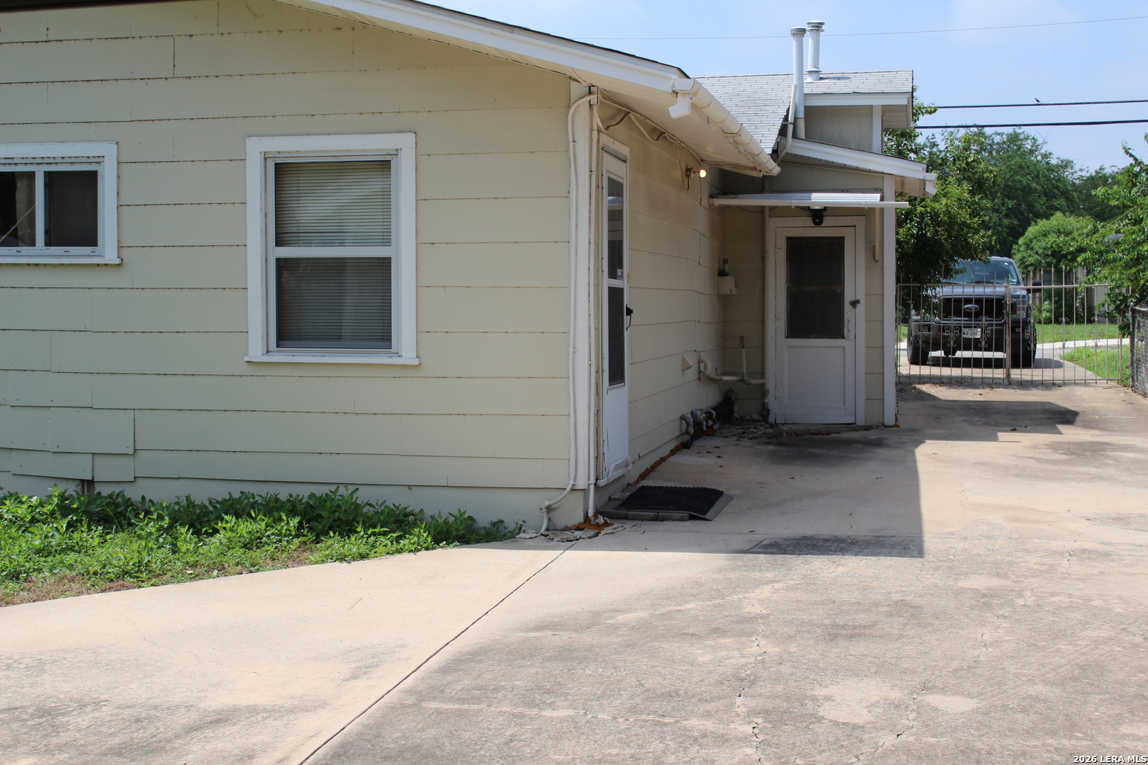 3627 W Poplar San Antonio TX 78228