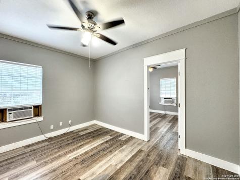 321 N Chupaderas Street San Antonio TX 78207