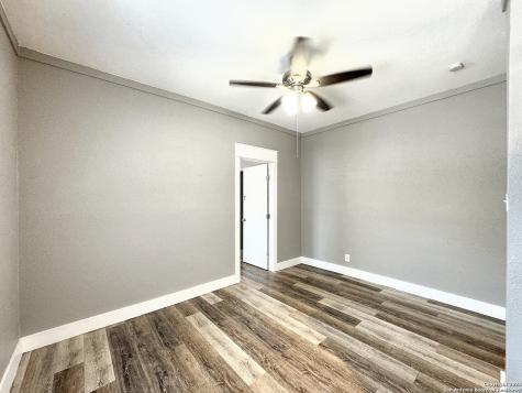 321 N Chupaderas Street San Antonio TX 78207