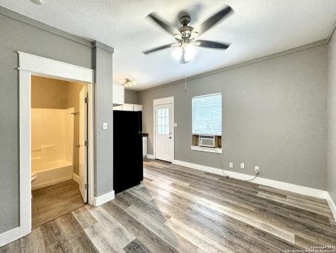 321 N Chupaderas Street San Antonio TX 78207