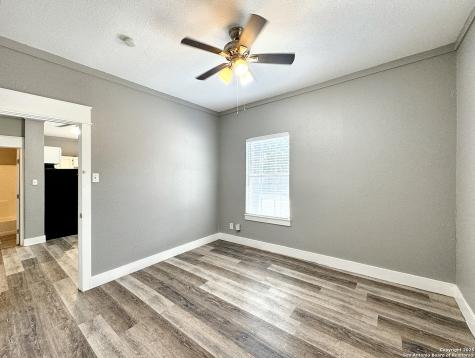 321 N Chupaderas Street San Antonio TX 78207