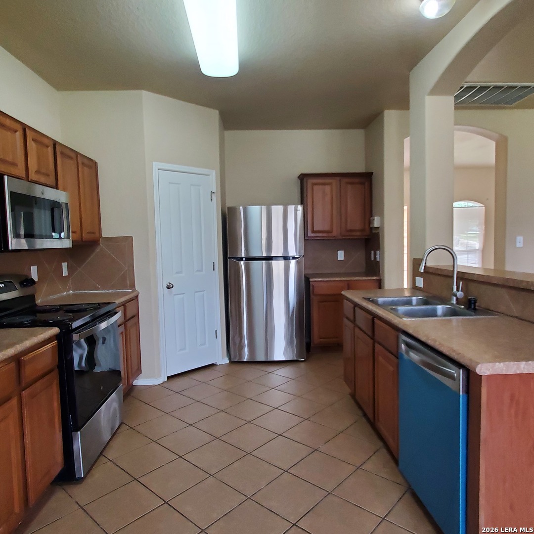 6703 Foster Fields Converse TX 78109